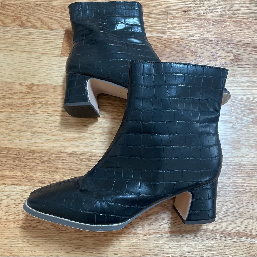 Urban Outfitter Croc Black Boots